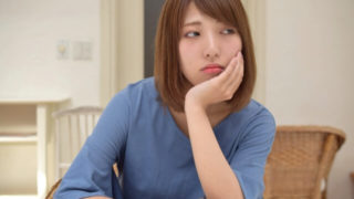 憂鬱で悩んでいる主婦